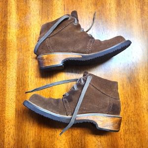 Women's Earth Brown Leather Boots With Wood Heel Size 8